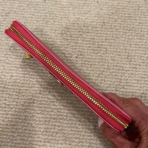 Tory Burch zip wallet - Picture 4 of 7